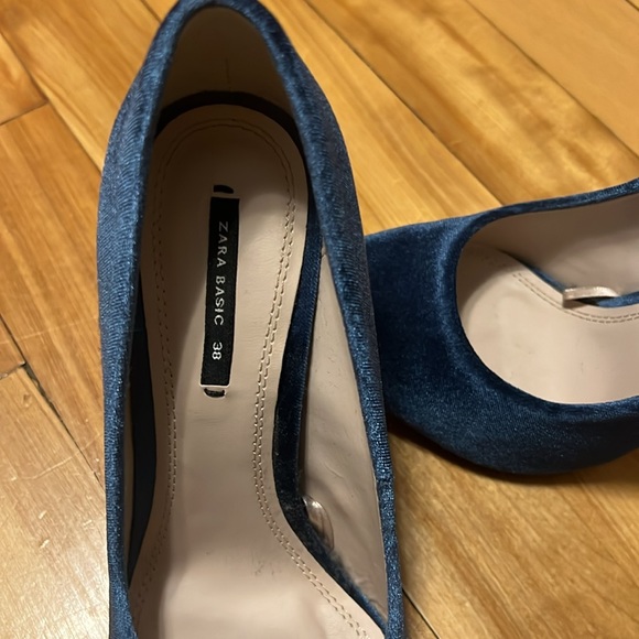 Zara Bleu velvet heels - Picture 2 of 3